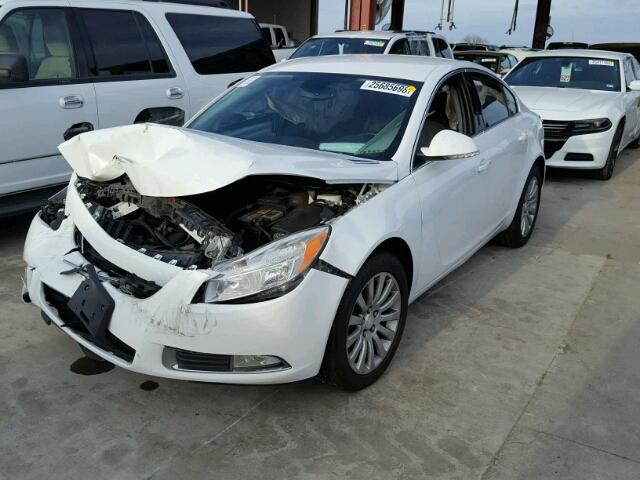 2G4GR5EKXC9152479 - 2012 BUICK REGAL WHITE photo 2