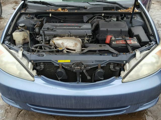 4T1BE32K72U565282 - 2002 TOYOTA CAMRY LE BLUE photo 7