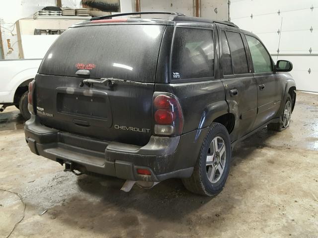 1GNDT13S942380940 - 2004 CHEVROLET TRAILBLAZE BLACK photo 4