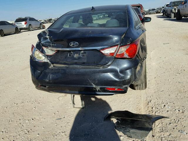 5NPEB4AC0DH702117 - 2013 HYUNDAI SONATA GLS BLUE photo 9