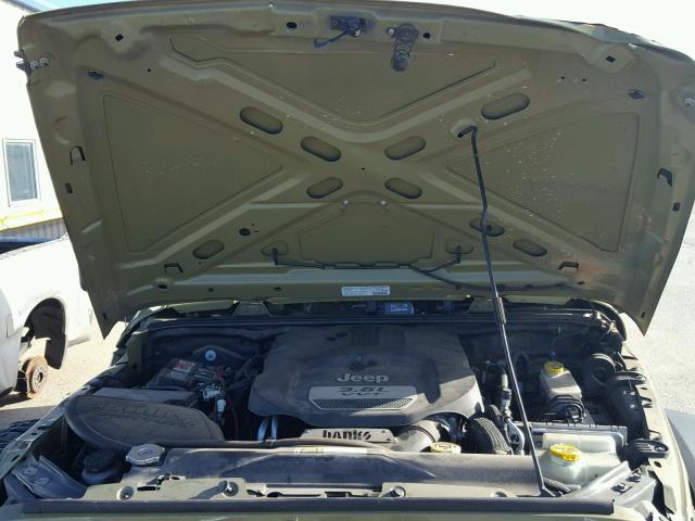 1C4BJWDG1DL576555 - 2013 JEEP WRANGLER U GREEN photo 7