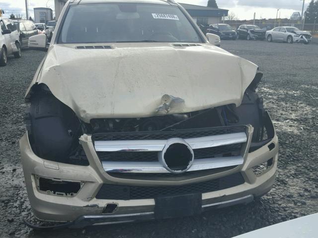 4JGDF7CE8DA171543 - 2013 MERCEDES-BENZ GL 450 4MA GOLD photo 9