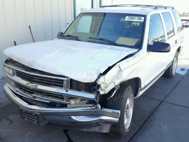 1GNEC13R4XJ445088 - 1999 CHEVROLET TAHOE C150 WHITE photo 2