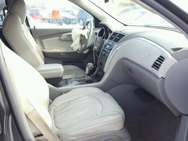 1GNKVJED9BJ167960 - 2011 CHEVROLET TRAVERSE L GRAY photo 5