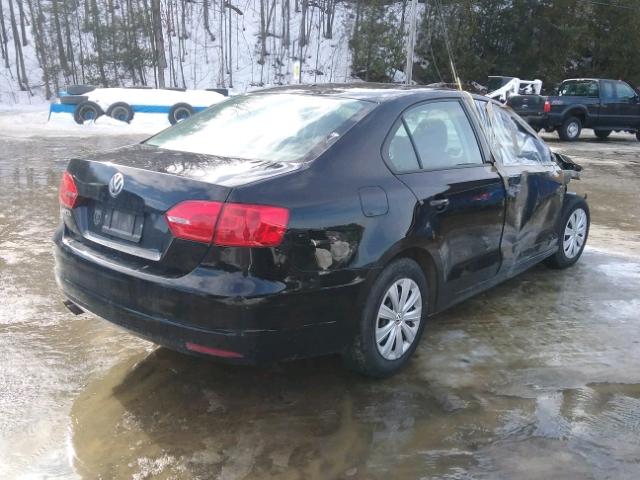 3VW2K7AJ2DM305647 - 2013 VOLKSWAGEN JETTA BASE BLACK photo 4