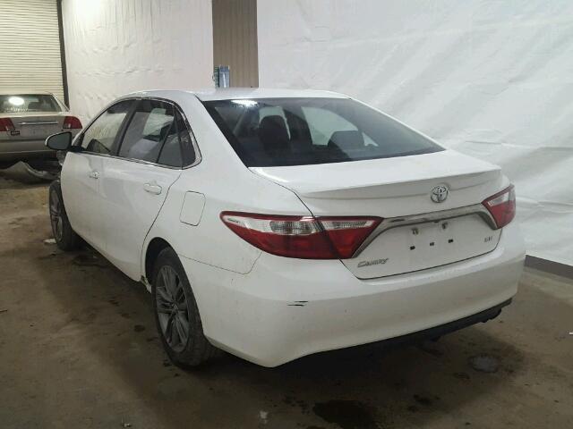 4T1BF1FK8HU328269 - 2017 TOYOTA CAMRY LE WHITE photo 3