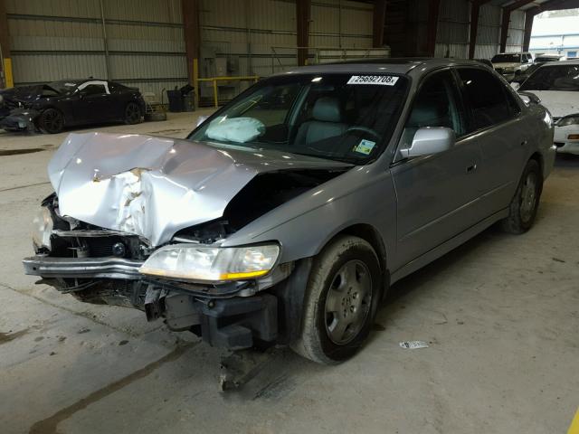 1HGCG16502A080772 - 2002 HONDA ACCORD EX SILVER photo 2