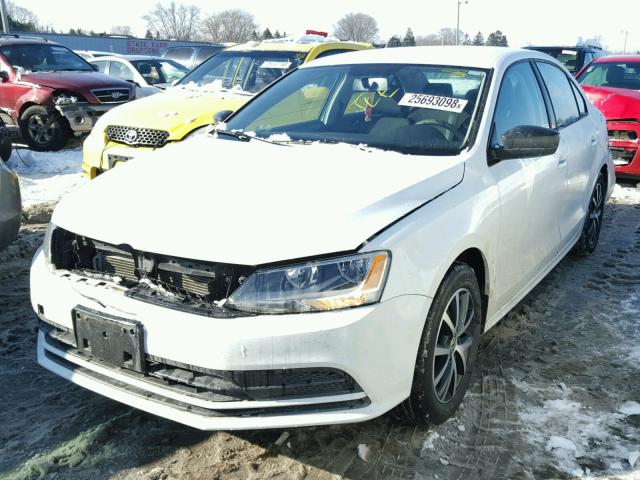 3VWD67AJ7GM263347 - 2016 VOLKSWAGEN JETTA SE WHITE photo 2