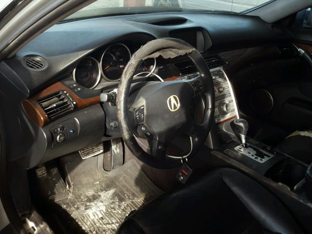 JH4KB16525C014529 - 2005 ACURA RL SILVER photo 9