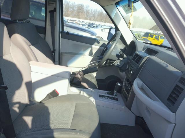 1J8GN28K18W280210 - 2008 JEEP LIBERTY SP SILVER photo 5