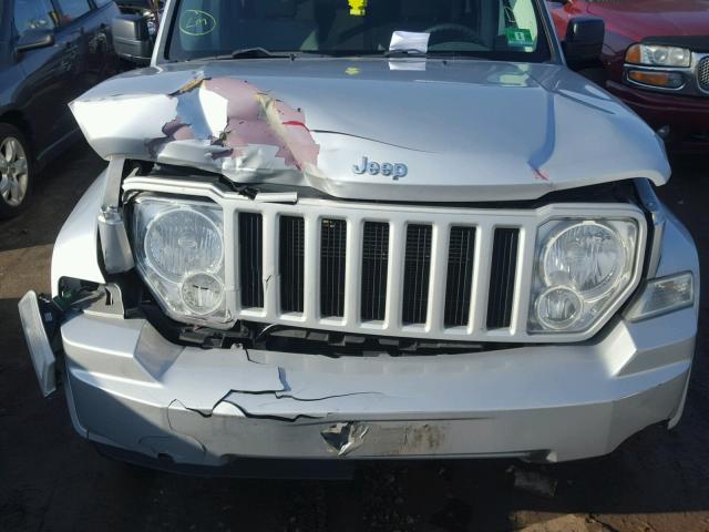 1J8GN28K18W280210 - 2008 JEEP LIBERTY SP SILVER photo 7