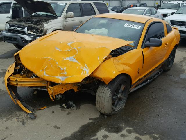 1ZVFT80N875202056 - 2007 FORD MUSTANG ORANGE photo 2