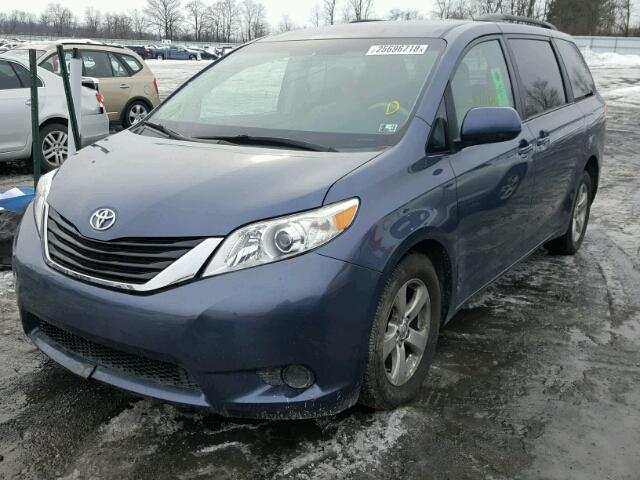 5TDKK3DC2ES482600 - 2014 TOYOTA SIENNA LE BLUE photo 2