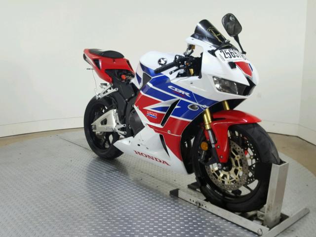 JH2PC4045DK600658 - 2013 HONDA CBR600 RR WHITE photo 2