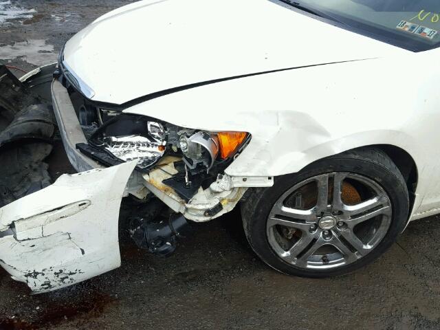 JH4KB16596C012004 - 2006 ACURA RL WHITE photo 9