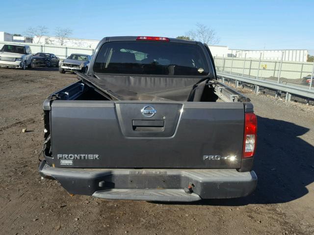 1N6AD0EVXAC432556 - 2010 NISSAN FRONTIER C GRAY photo 10