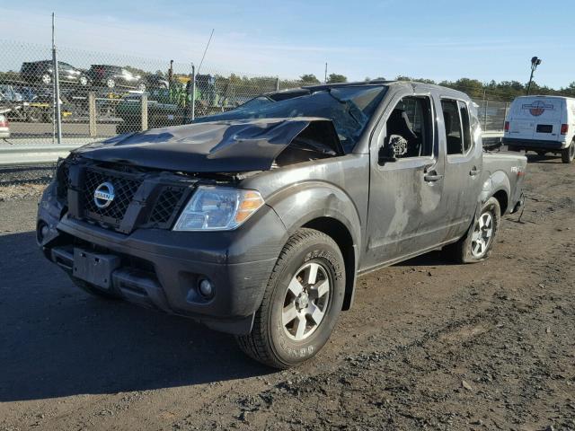 1N6AD0EVXAC432556 - 2010 NISSAN FRONTIER C GRAY photo 2