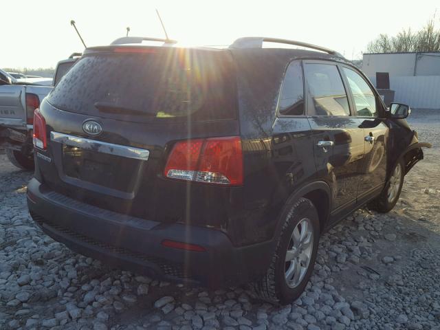 5XYKT4A63DG318415 - 2013 KIA SORENTO LX BLACK photo 4