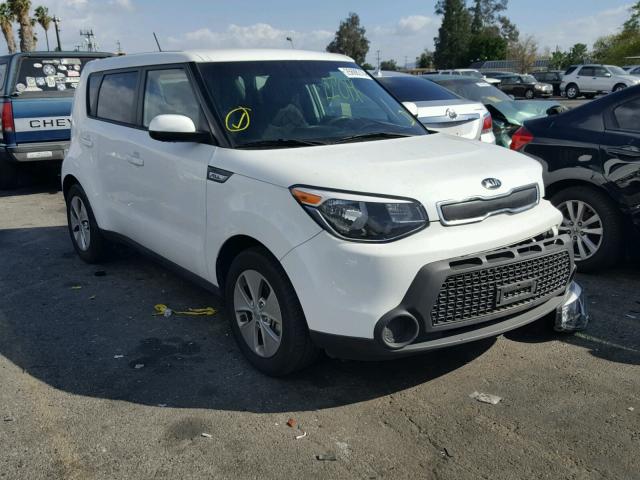 KNDJN2A25G7387728 - 2016 KIA SOUL WHITE photo 1