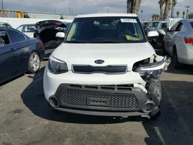 KNDJN2A25G7387728 - 2016 KIA SOUL WHITE photo 9