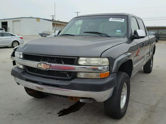 1GCHC23U72F153785 - 2002 CHEVROLET SILVERADO GRAY photo 2