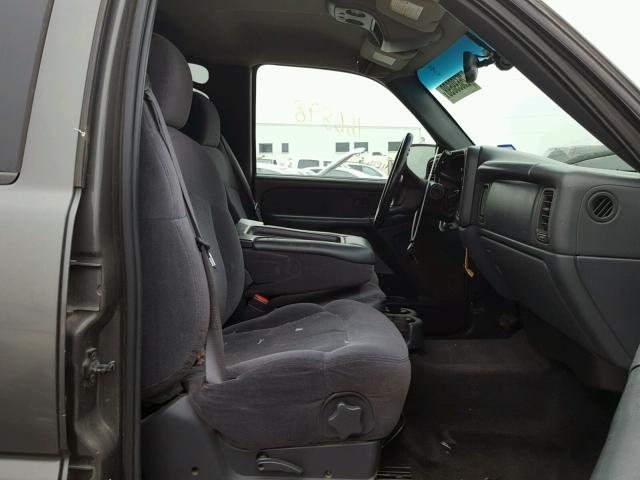 1GCHC23U72F153785 - 2002 CHEVROLET SILVERADO GRAY photo 5