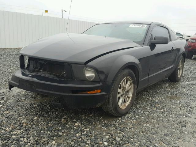 1ZVFT80N075305505 - 2007 FORD MUSTANG BLACK photo 2