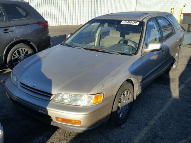 1HGCE1826RA008512 - 1994 HONDA ACCORD LX TAN photo 2