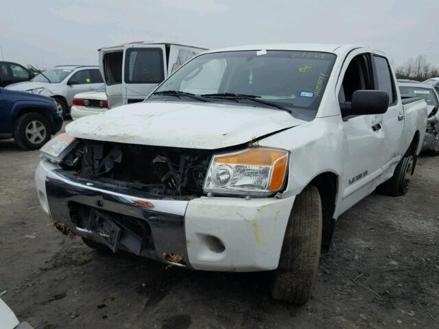 1N6BA07D18N349906 - 2008 NISSAN TITAN XE WHITE photo 2