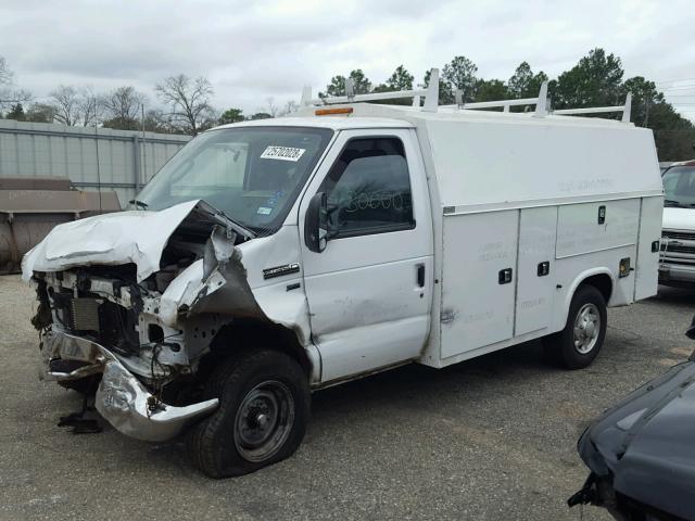 1FDWE3FL2GDC27638 - 2016 FORD E350 SUPER WHITE photo 2