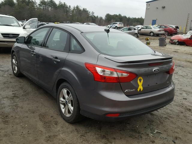 1FAHP3F2XCL402030 - 2012 FORD FOCUS SE GRAY photo 3