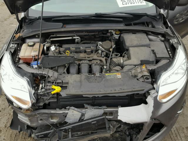 1FAHP3F2XCL402030 - 2012 FORD FOCUS SE GRAY photo 7