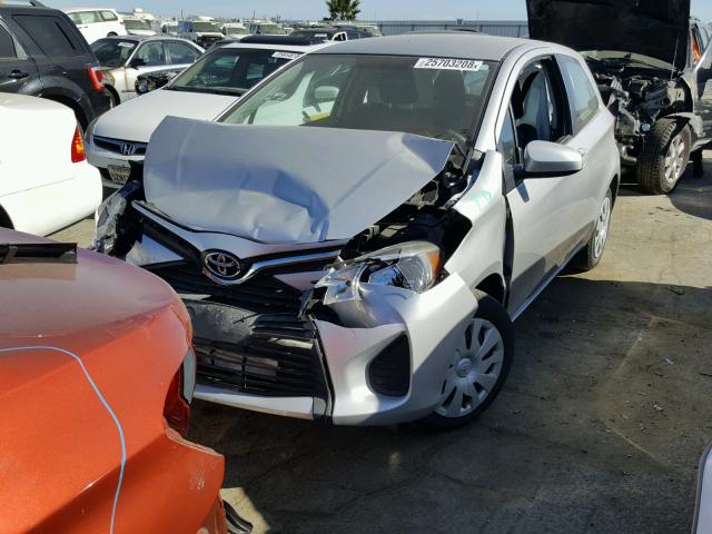 VNKJTUD37GA056617 - 2016 TOYOTA YARIS L SILVER photo 2