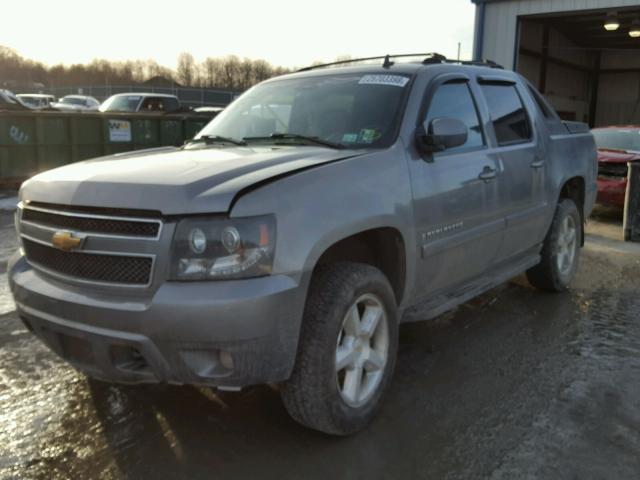 3GNFK123X7G177315 - 2007 CHEVROLET AVALANCHE GRAY photo 2