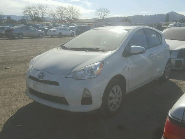 JTDKDTB37E1568902 - 2014 TOYOTA PRIUS C WHITE photo 2