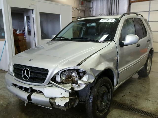 4JGAB54E11A282058 - 2001 MERCEDES-BENZ ML 320 SILVER photo 2