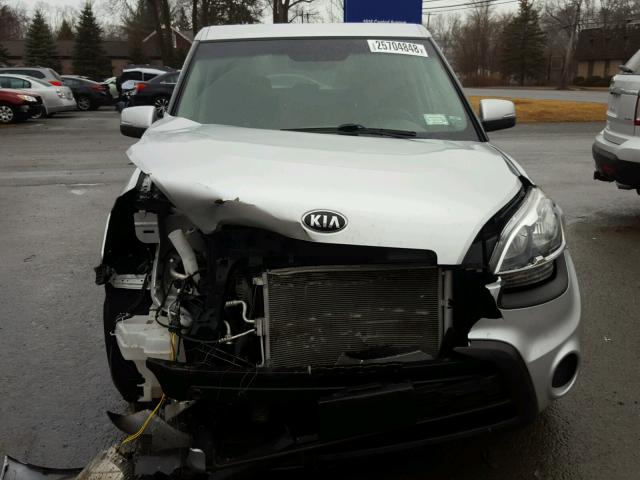 KNDJT2A69D7640036 - 2013 KIA SOUL + SILVER photo 9