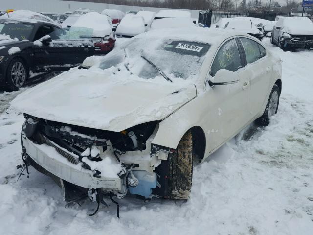 2G4GR5ER8D9223564 - 2013 BUICK REGAL WHITE photo 2