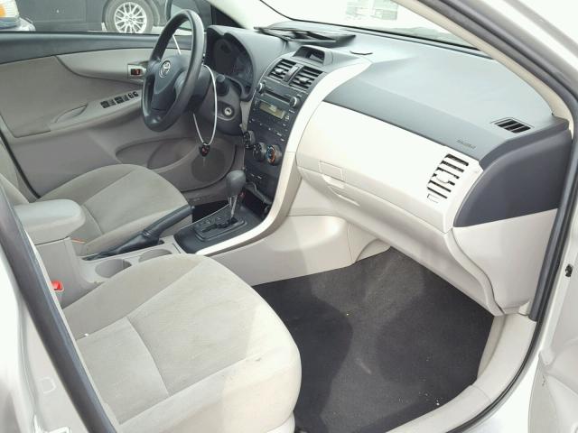 5YFBU4EE9DP166537 - 2013 TOYOTA COROLLA BA 银色 照片 5