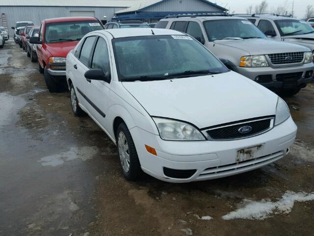 1FAFP34N55W112526 - 2005 FORD FOCUS ZX4 WHITE photo 1