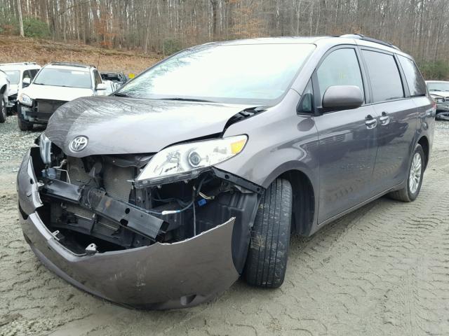 5TDYK3DC5DS323417 - 2013 TOYOTA SIENNA XLE GRAY photo 2