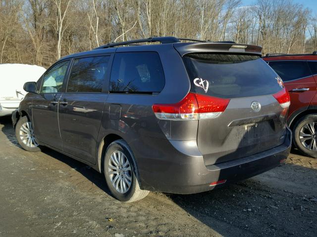 5TDYK3DC5DS323417 - 2013 TOYOTA SIENNA XLE GRAY photo 3