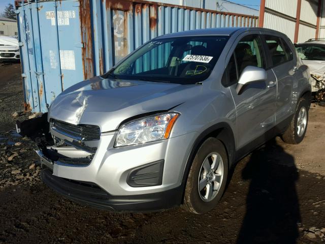 KL7CJNSB9GB637826 - 2016 CHEVROLET TRAX LS SILVER photo 2