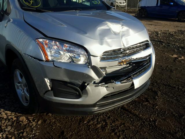 KL7CJNSB9GB637826 - 2016 CHEVROLET TRAX LS SILVER photo 9