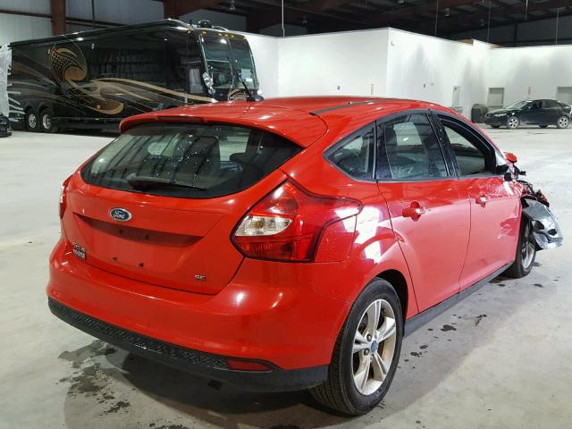 1FAHP3K23CL128272 - 2012 FORD FOCUS SE RED photo 4