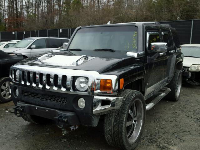 5GTDN136268105215 - 2006 HUMMER H3 BLACK photo 2