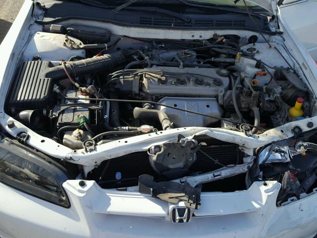 1HGCG5555WA010487 - 1998 HONDA ACCORD EX WHITE photo 7