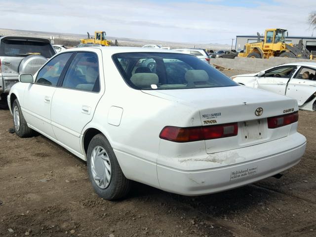 4T1BG22K9WU229403 - 1998 TOYOTA CAMRY CE WHITE photo 3