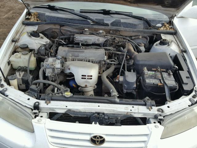 4T1BG22K9WU229403 - 1998 TOYOTA CAMRY CE WHITE photo 7