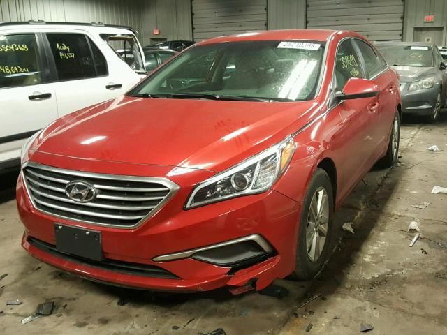 5NPE24AF0HH491775 - 2017 HYUNDAI SONATA SE RED photo 2